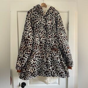 Like New Animal Print Comfy Wearable Blanket - OS